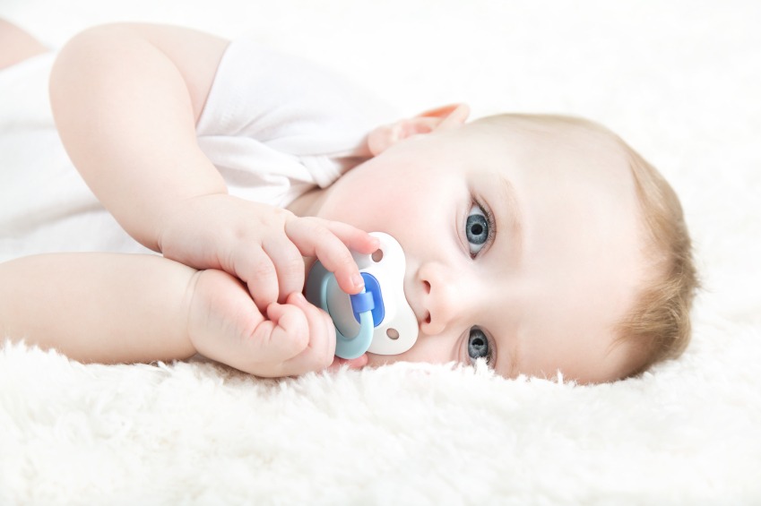 Bebeklerde Emzik Kullanımı ve Dikkat Edilmesi Gerekenler